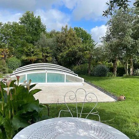 Maison Verdoyante Avec Piscine, 5 Min Du Mans - Fr-1-410-443 Bed and breakfast *